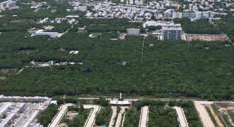 Terreno en venta frente de Los Santos Cancún 1,978 metros